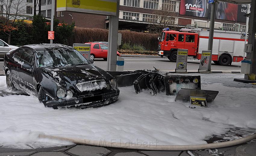 Tanksaeule umgefahren in Leverkusen P37.JPG